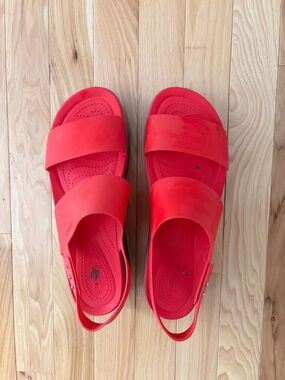 Crocs Brooklyn Low Wedge Matte Red Women’s 10